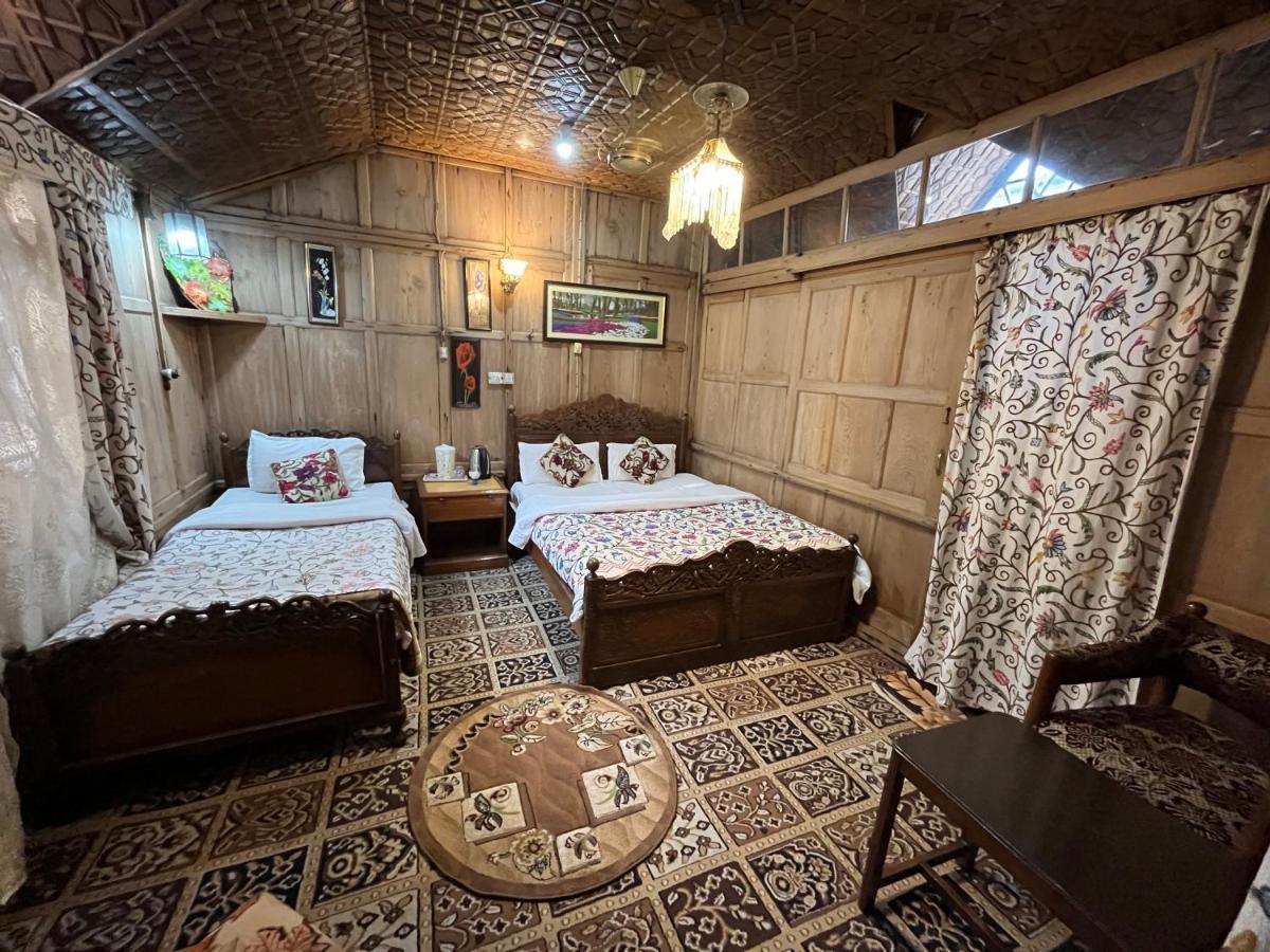 Young Shahzada Group Of Houseboats Srinagar  Ngoại thất bức ảnh