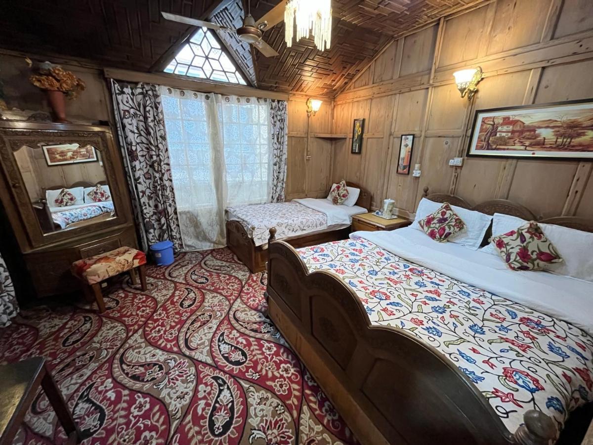 Young Shahzada Group Of Houseboats Srinagar  Ngoại thất bức ảnh