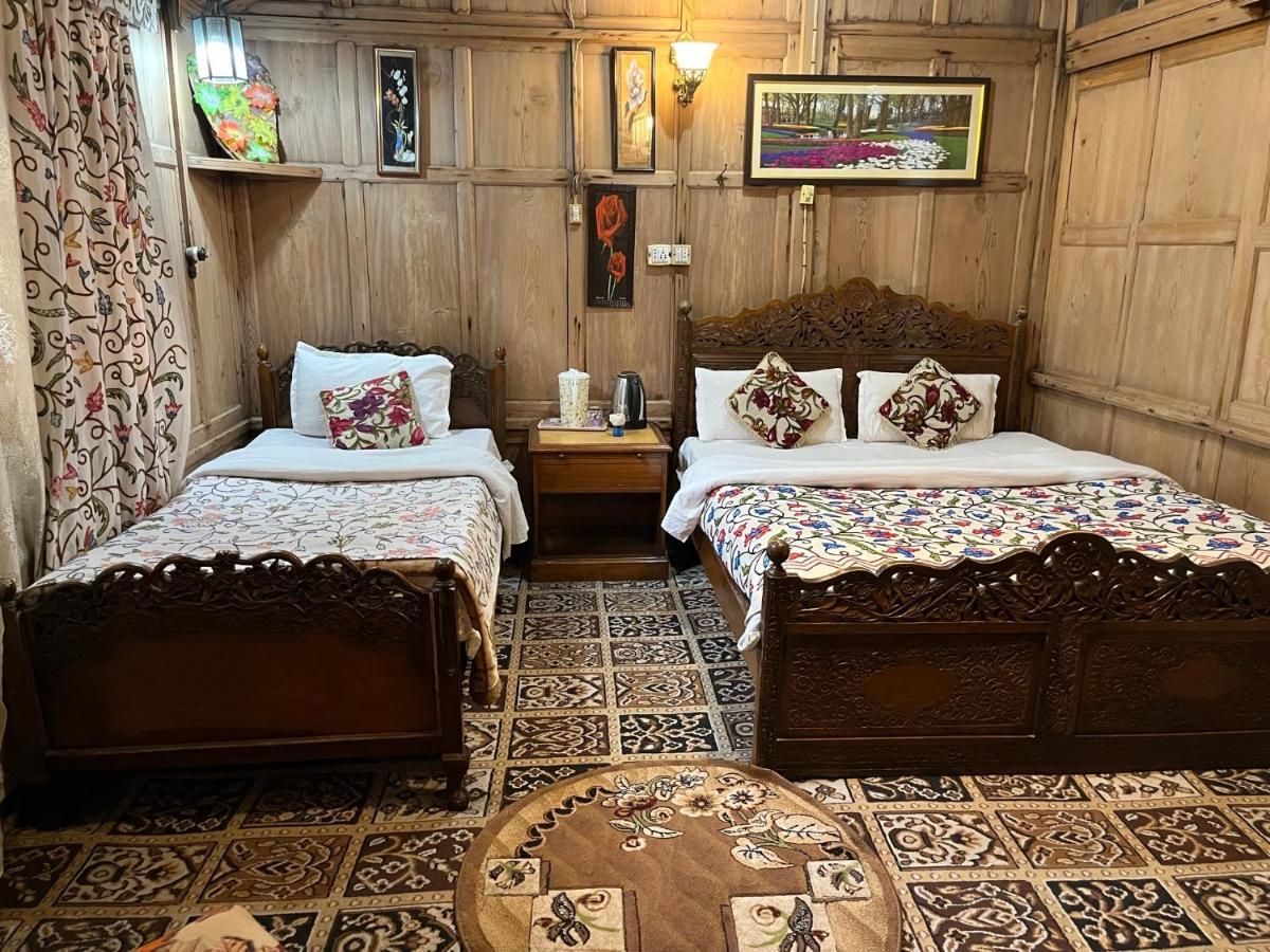 Young Shahzada Group Of Houseboats Srinagar  Ngoại thất bức ảnh