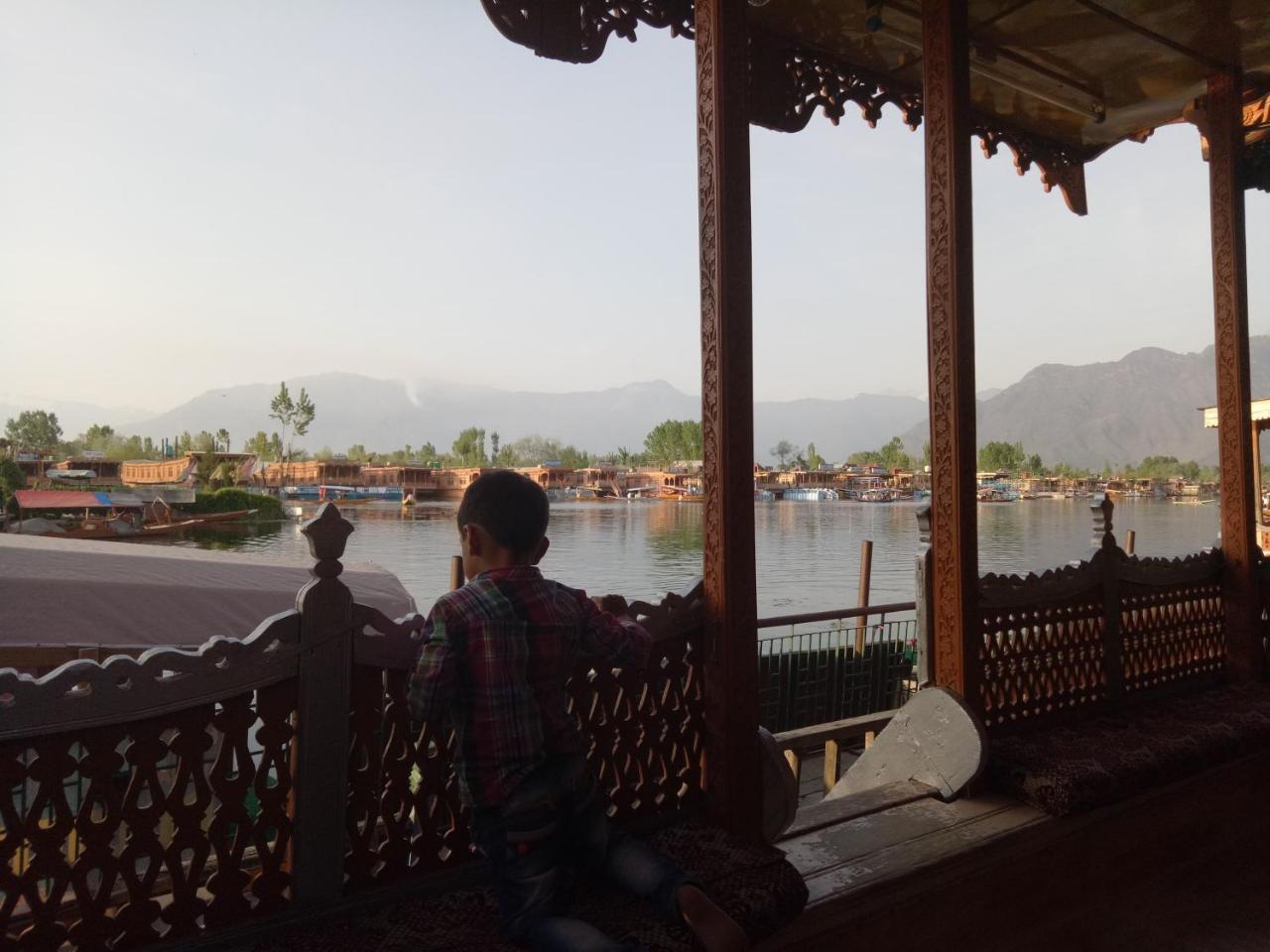 Young Shahzada Group Of Houseboats Srinagar  Ngoại thất bức ảnh
